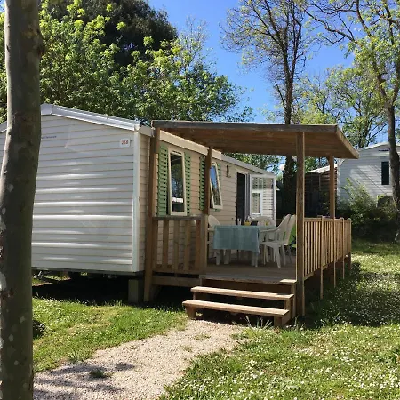 Camping Mobil Pour 6 Personnes Climatise A Quelques Minutes Des Plages Agde