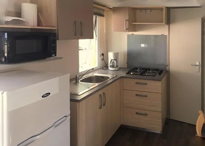 Camping Mobil Pour 6 Personnes Climatise A Quelques Minutes Des Plages Agde